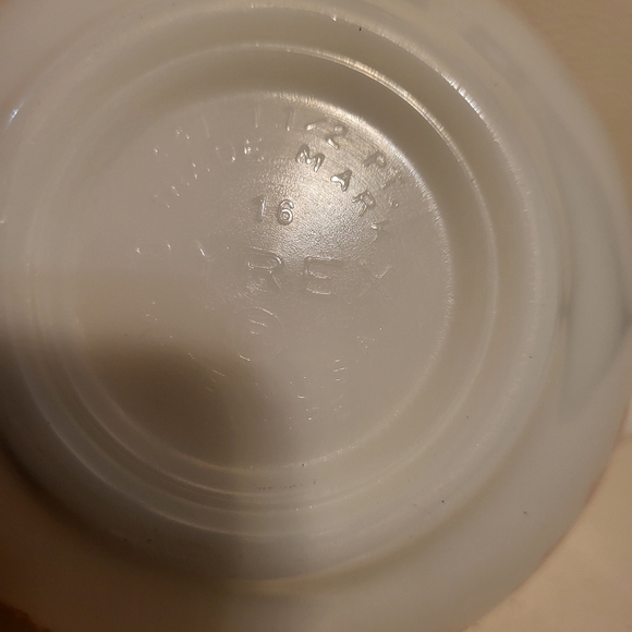 1 1/2 PT Cinderella Gooseberry Pink pattern Pyrex bowl - Picture 7 of 9